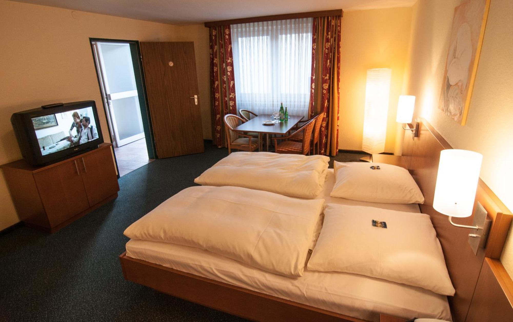 Hotel Hellers Krug Holzminden Eksteriør billede