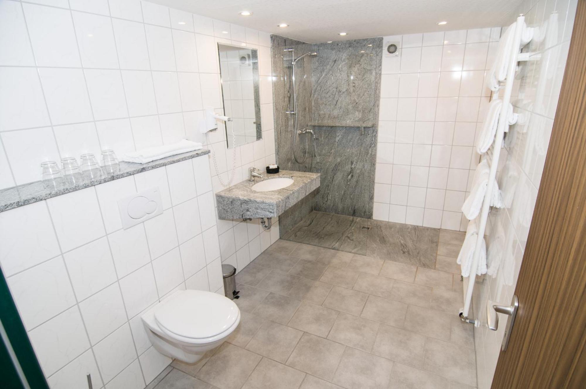 Hotel Hellers Krug Holzminden Eksteriør billede